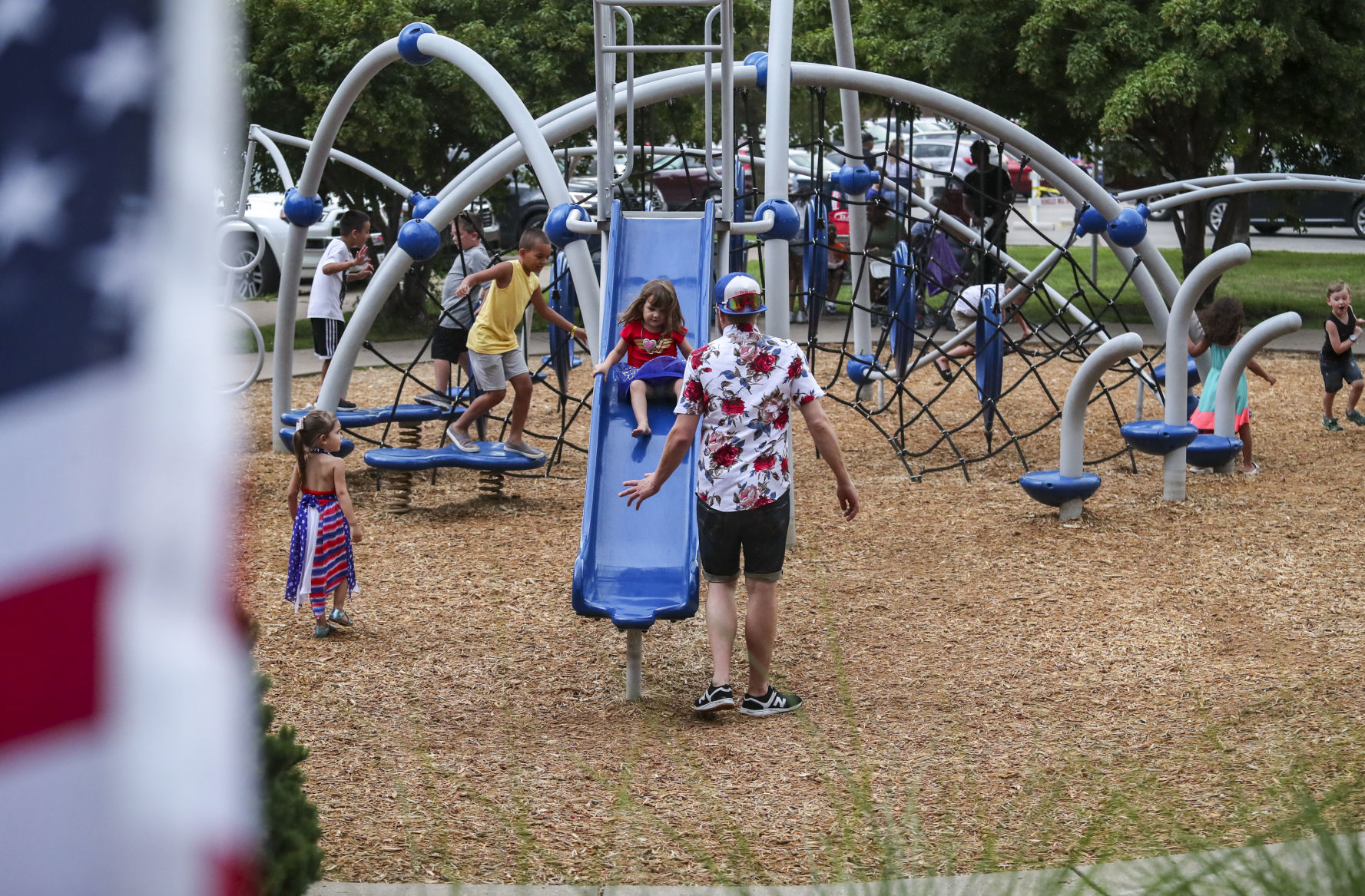 070419-mda-nws-redwhiteboom-024